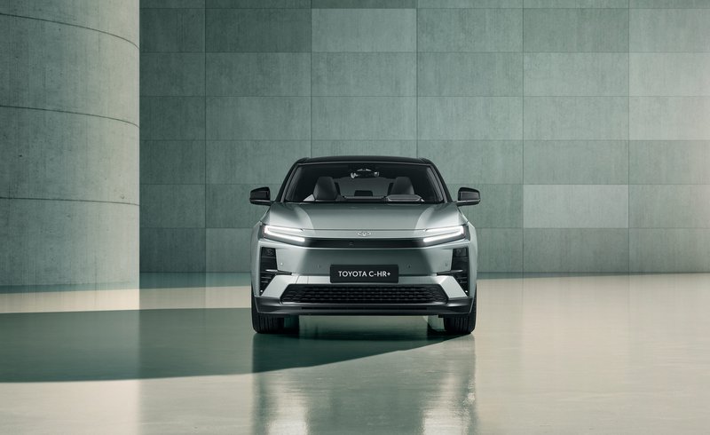 20250930_SUV C-HR+_B.jpg
