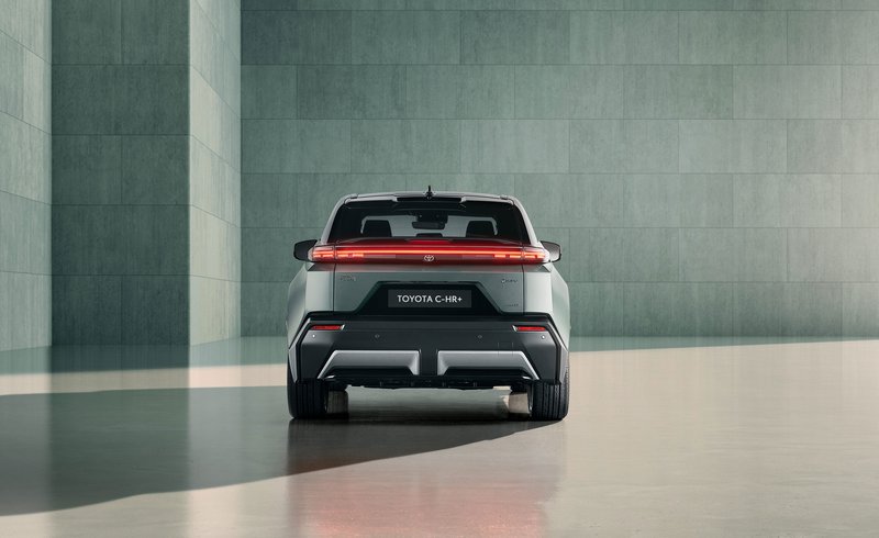 20250930_SUV C-HR+_D.jpg