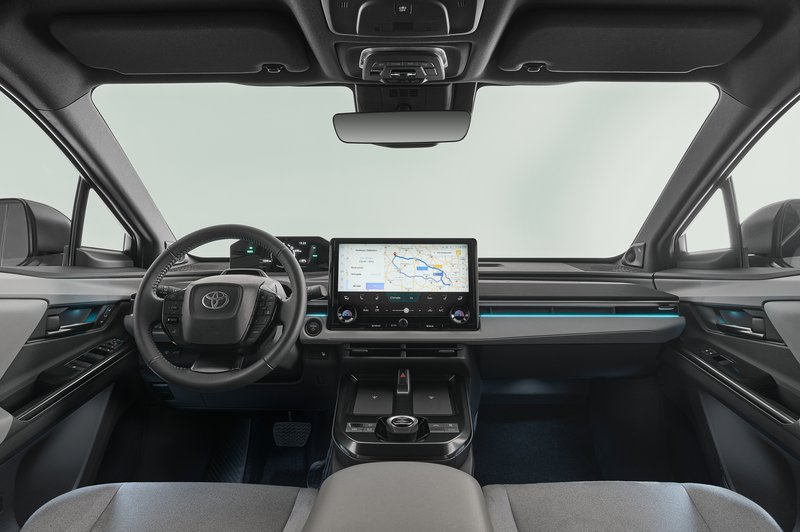 20250930_SUV C-HR+_F.jpg