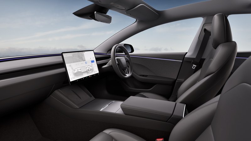 ▲Model 3 Standard 采用织布内装配置,仍保留全景玻璃车顶设计。