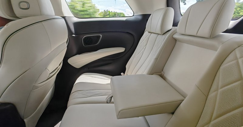 20251015_Denza D9-Arm rest.jpg
