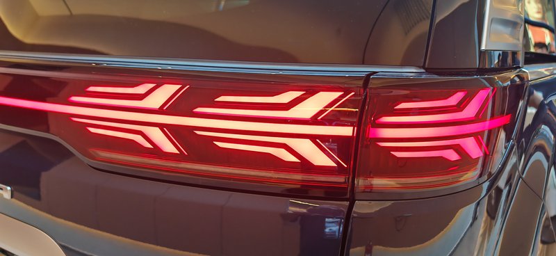 20251015_Denza D9-Tail light.jpg