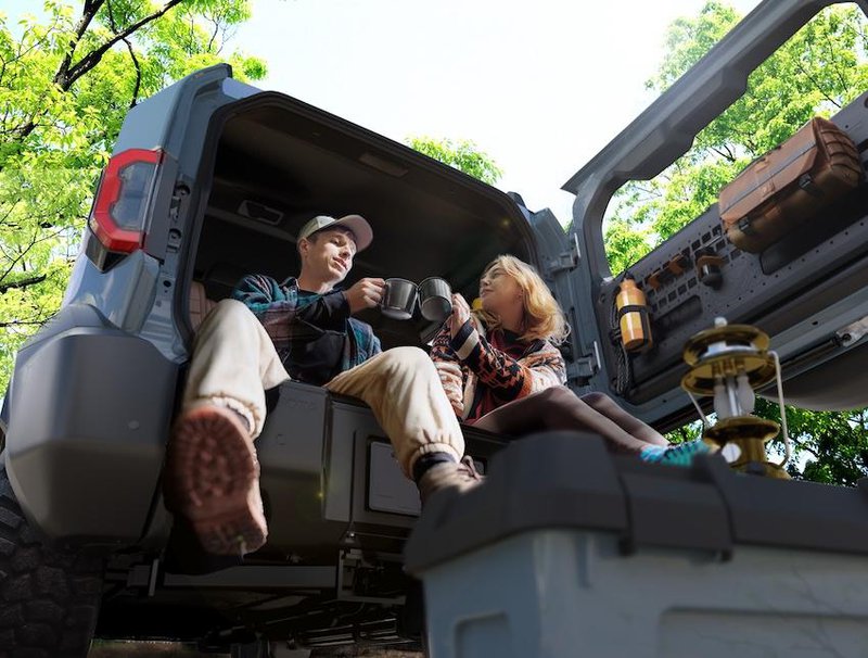 ▲尾门为侧开式设计。