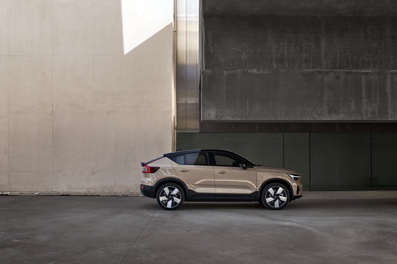 20251022_Volvo 2026_EC40.jpg
