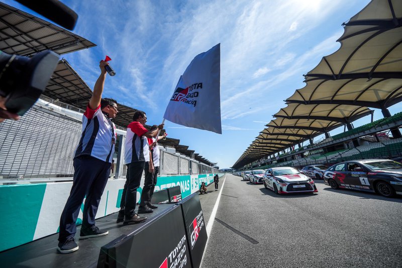 2025 Gazoo-Flag off.jpg