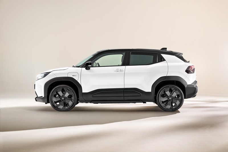 2025toyotaurbancruiser05.jpg