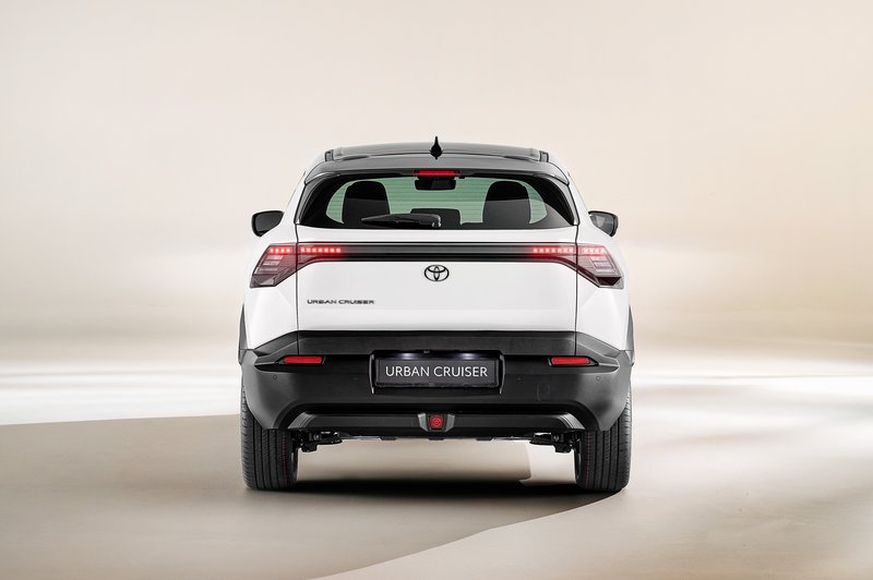 2025toyotaurbancruiser08.jpg
