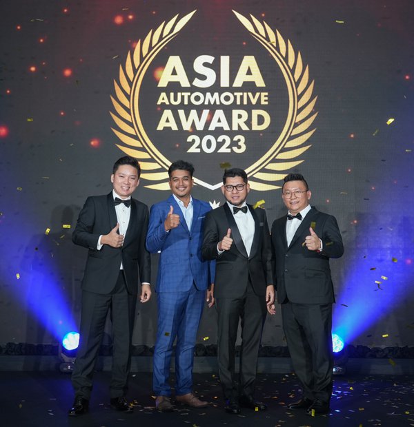 ▲左起:何秉韩(Global Brand Awards董事), Nazrul bin Hazri (Motonation首席执行长), 投资、贸易及工业部政治秘书Datuk Haji Zainuri Bin Dato’ Haji Zainal, 傅文宽(亚洲汽车奖主席 )