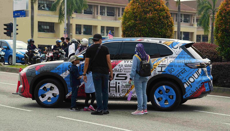 240903Spectators amazed with Proton e.MAS 7 (3).JPG