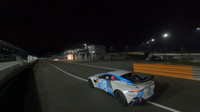 Aston Martini8 Vantage GT4_04.jpg