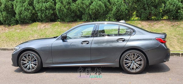 BMW 330e M Sport_20210426_142826_resized.jpg