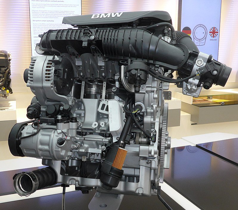 ▲曾有消息指出，Mercedes-Benz 考虑向 BMW 采购四缸引擎，以降低自家研发成本。图：BMW