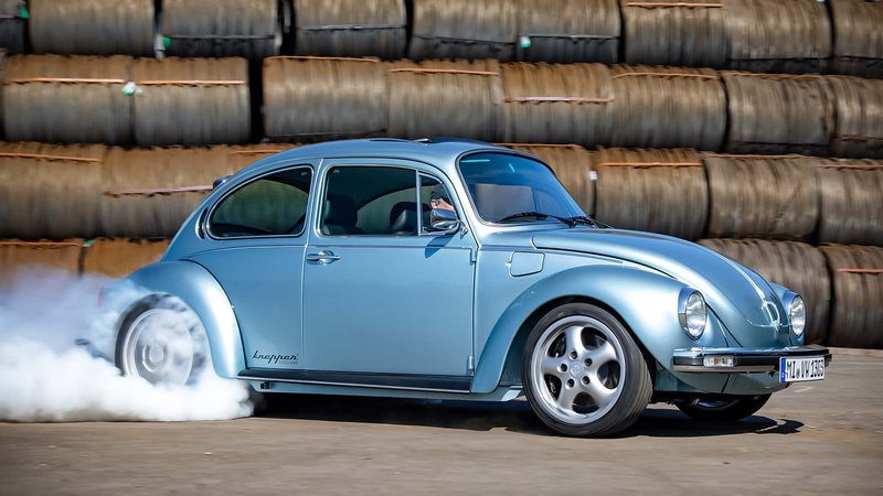 ▲这辆马拉松蓝 Beetle 1303 电动改装后，外型经典，动力飙升至 600 匹马力。