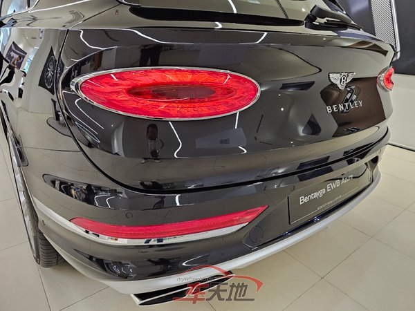 Bentley-Bentayga-EWB-Azure-05.jpg