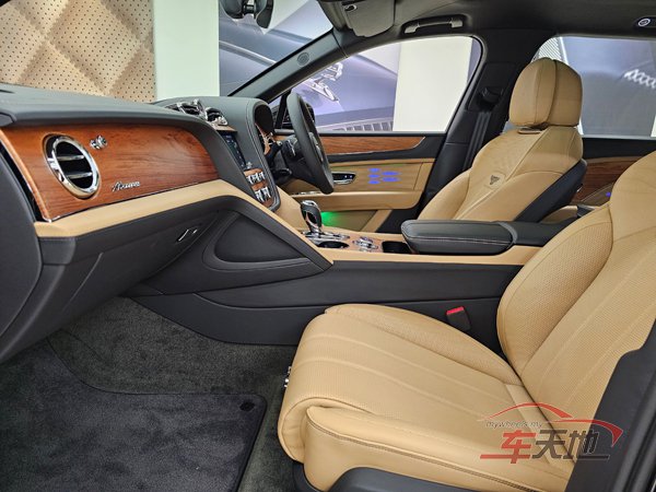 Bentley-Bentayga-EWB-Azure-11.jpg