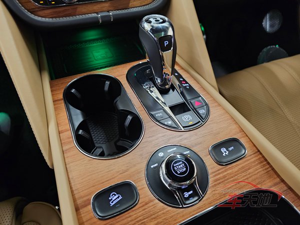 Bentley-Bentayga-EWB-Azure-15.jpg