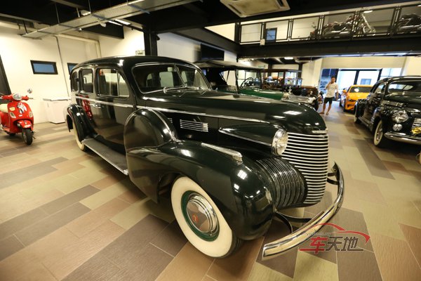 Cadillac-Fleetwood-Limo_FE220605CCMa02.jpg