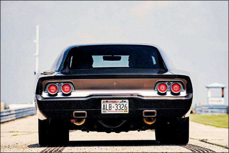 ▲特别改装的1970 Dodge Charger，是电影方赠送给冯迪索的生日礼物。