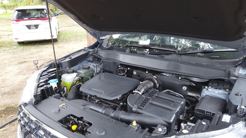 ▲ Haval H6 HEV 是一款性能卓越的混合动力 SUV,在发动机和电动机的共同作用下,综合最大功率达到243PS,综合最大扭矩为530Nm。