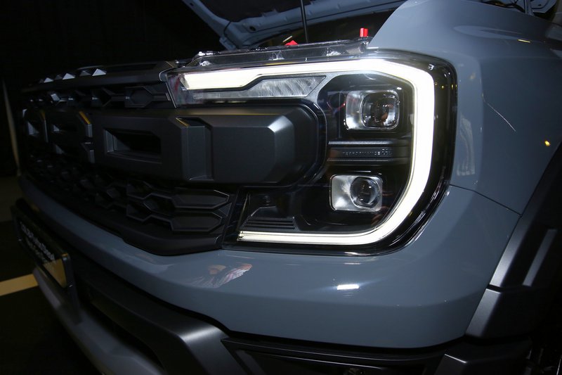 ▲C形LED日间行车灯(DRL)和矩阵LED大灯。