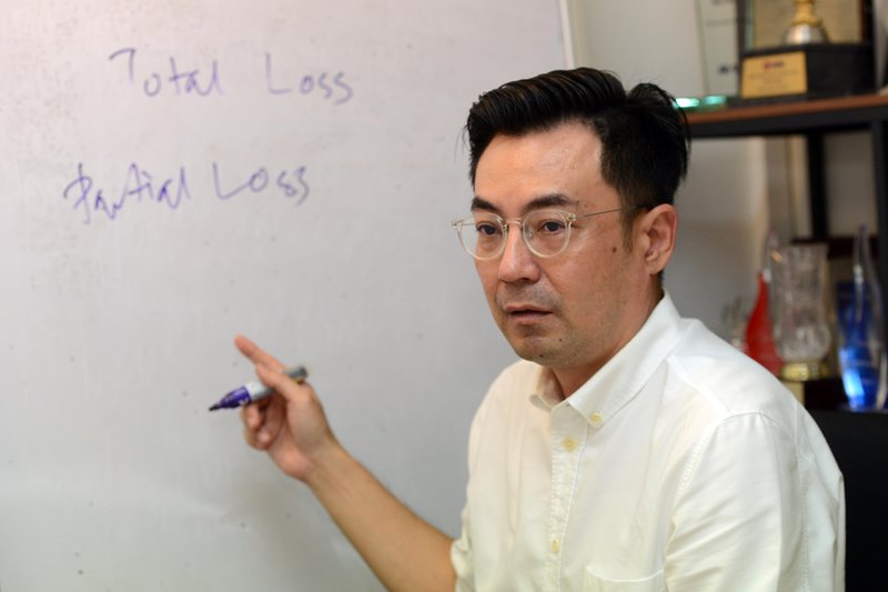 ▲车子在发生事故后，一般是汽车全损和部分损失，保险公司根据车主购买的保费理赔，最终出来的赔偿结果不一。