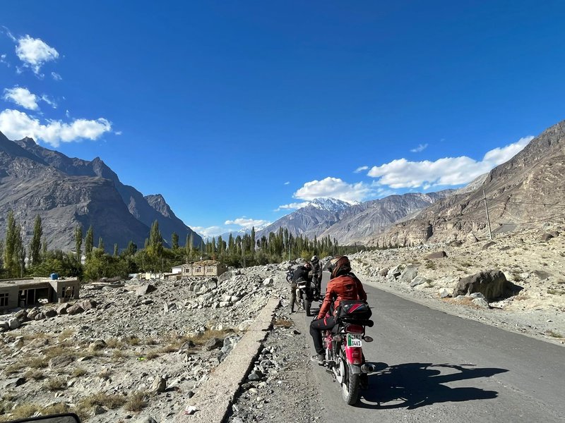 ▲高山地形路况窄，路面常有落石、坑洞，因此，选择较具灵活性摩哆款式，利于高山骑行。