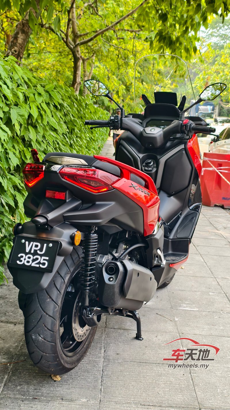 ▲2025款XC MAX 250只是在线条、前脸和灯组等小范围做了微调，使整车看起来更现代，并没有大改造的冲击力。