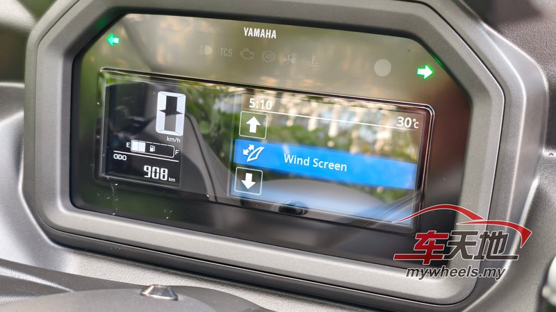 ▲电子可调风挡、全液晶TFT仪表、ESS紧急制动信号以及USB Type-C快速充电等配置，提升日常通勤和周末假日出游的便捷性。这些都是“点到为止”的实用升级，不改变骑乘的核心舒适感。