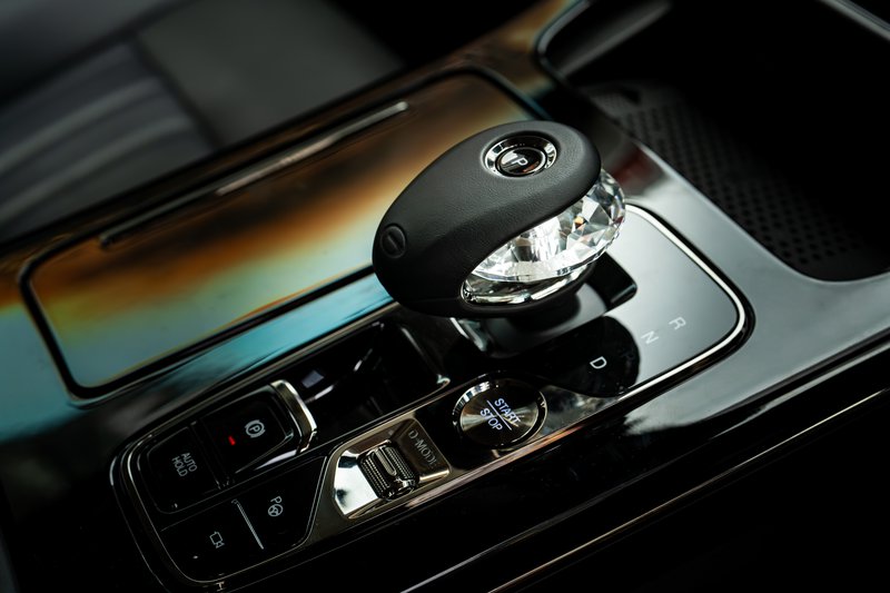 GAC M8 PHEV Crystal Gear Knob.jpg