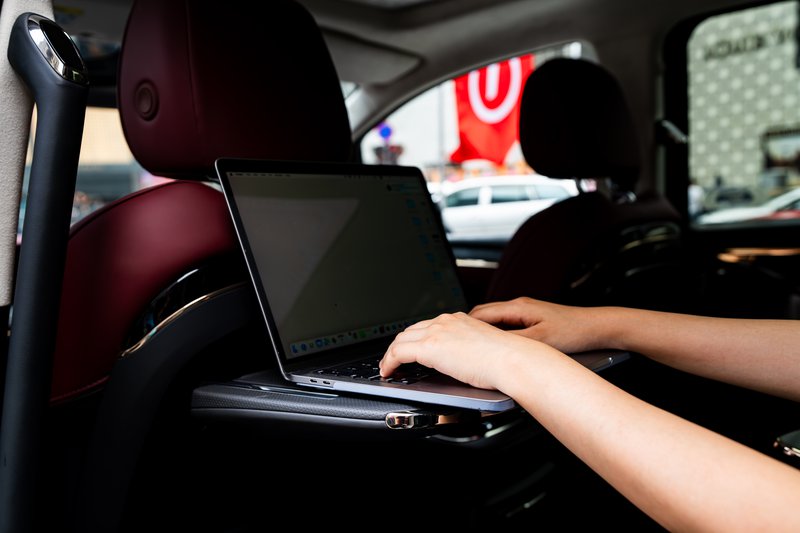 GAC M8 PHEV Foldable Tray.jpg