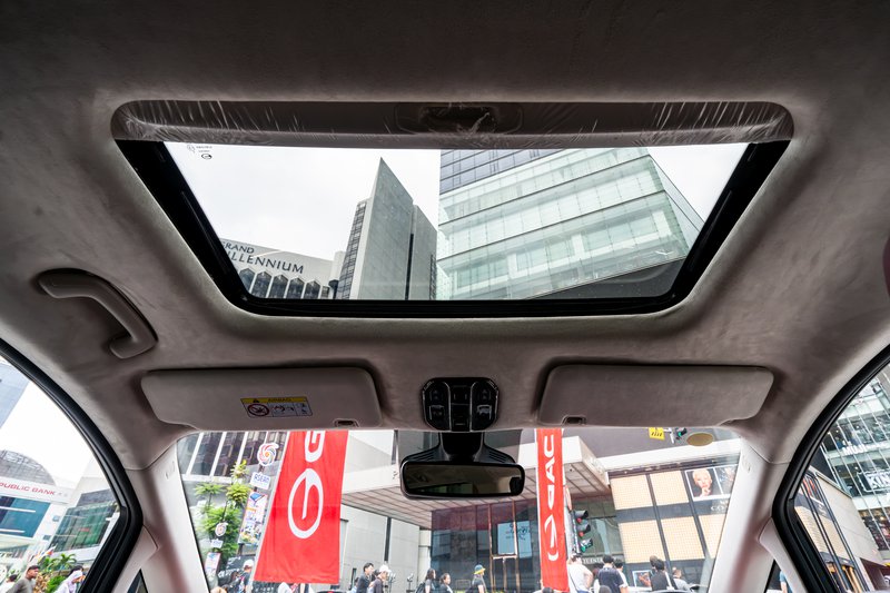 GAC M8 PHEV Sunroof.jpg