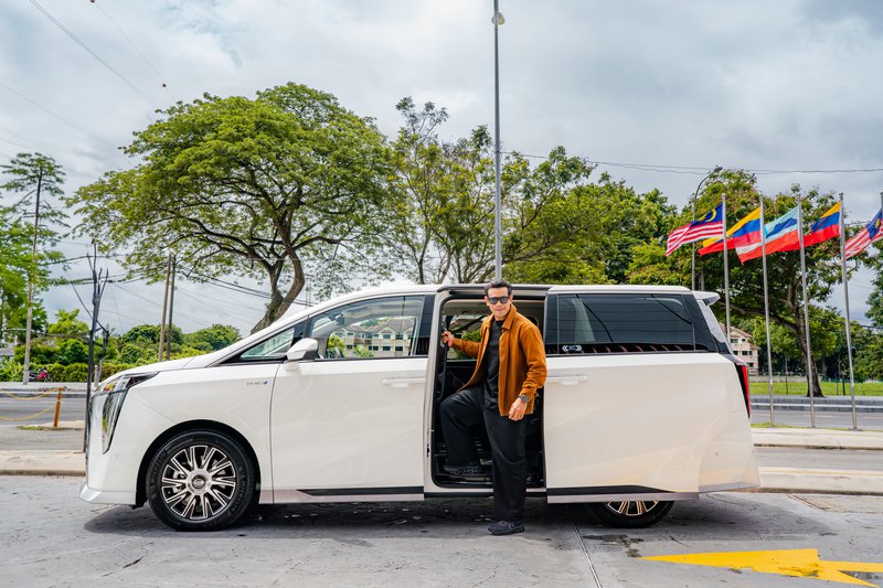 GAC M8 PHEV x Remy Side Shot.jpg