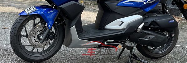 ▲Vario 160的轮圈尺寸为14寸,搭配前100/80和后120/70的轮胎。