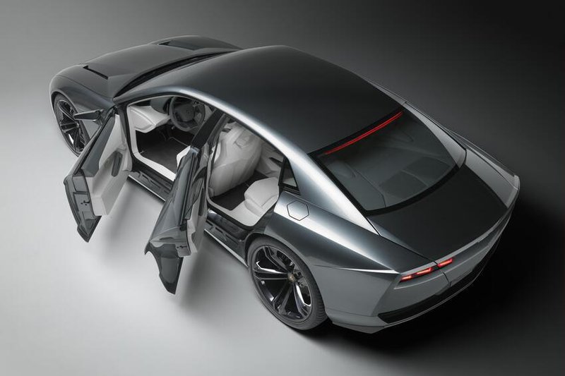 ▲Estoque是Lamborghini首款四门GT概念轿跑，车内采用独立四座配置。