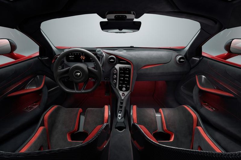 ▲内装维持McLaren一贯的驾驶导向设计，并加入固定式仪表、McLaren Control Launcher系统等新设计。