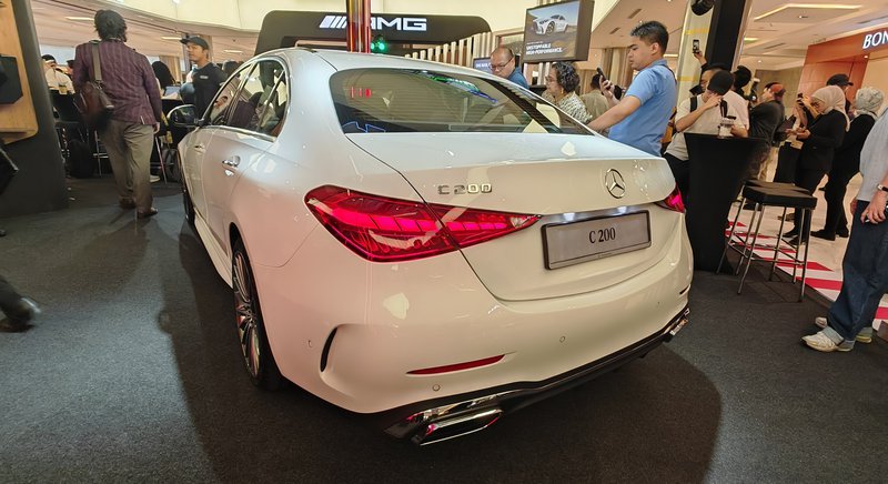 Mercedes-AMG C200-back.jpg