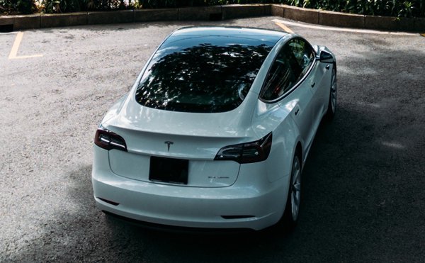 ▲在马来西亚，越来越多车主选择大众化纯电动车特斯拉Model 3。