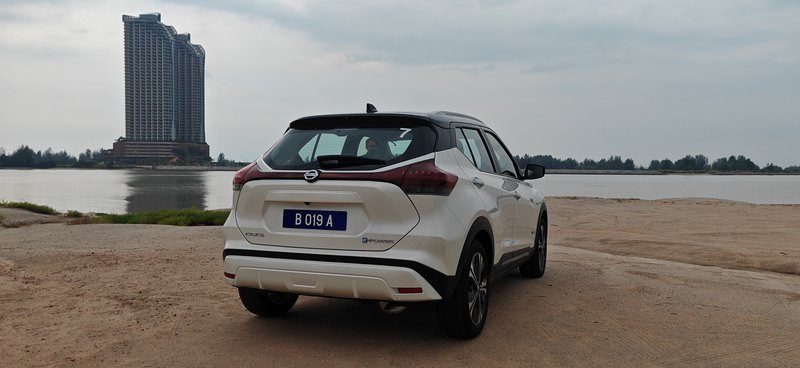 Nissan Kicks -BAck.jpg