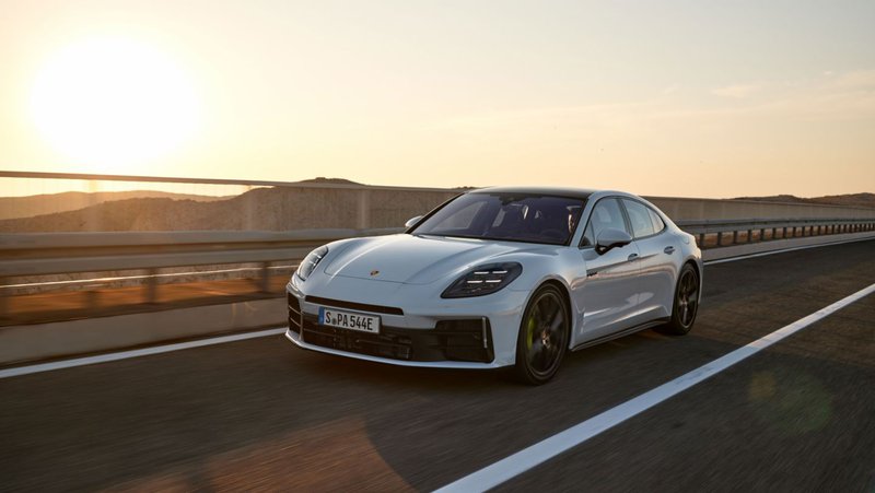 Panamera 4S E-Hybrid, 2024.jpg