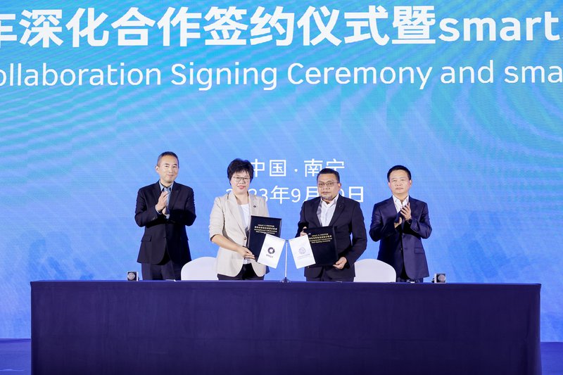▲国产车公司宝腾汽车昨天在2023年中国东協博览会 (CAEXPO)上与smart汽车签署一份合作协议备忘录(MoA)。