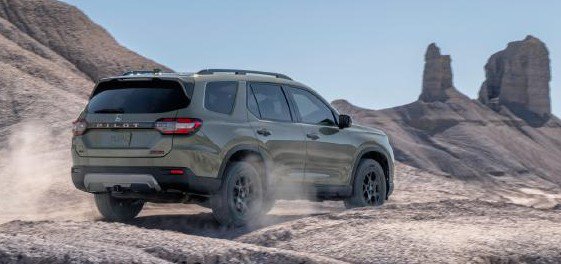 ▲小改款 Pilot 配粗犷格栅与新前后保险杆，造型更霸气。图为 TrailSport 版。