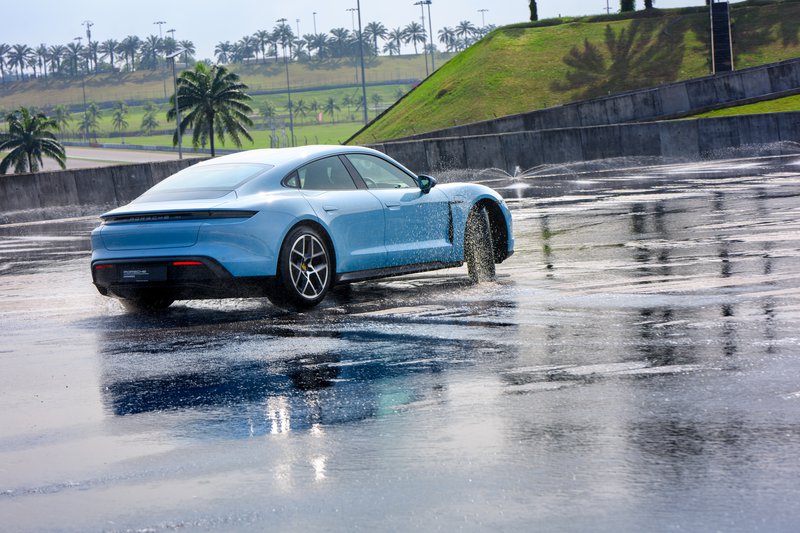 Porsche Taycan_Sportscar, Electrified #7.jpg