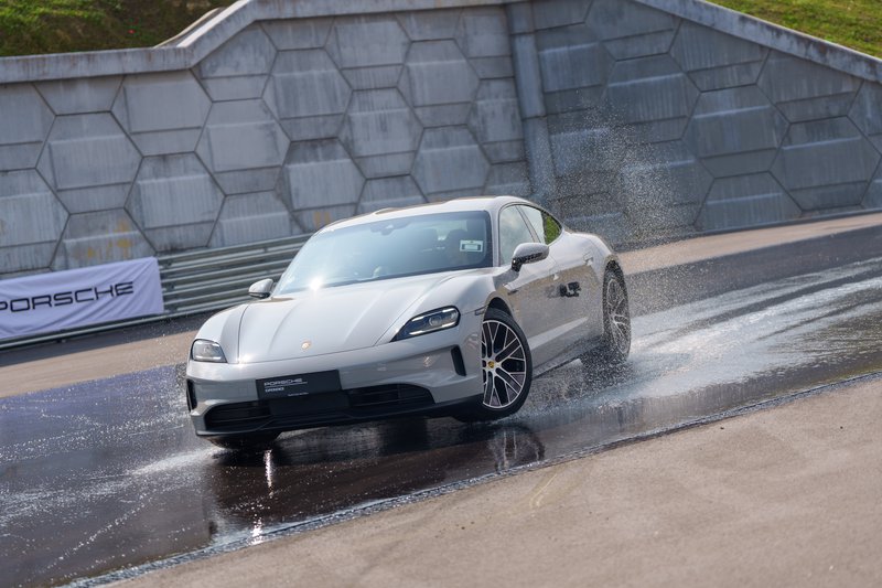 Sportscar, Electrified #15.jpg