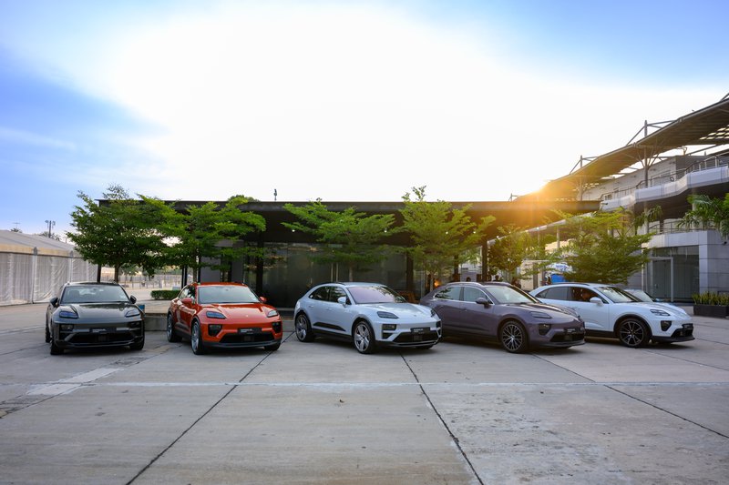 Sportscar, Electrified #2.jpg