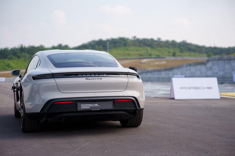 Sportscar, Electrified #5.jpg