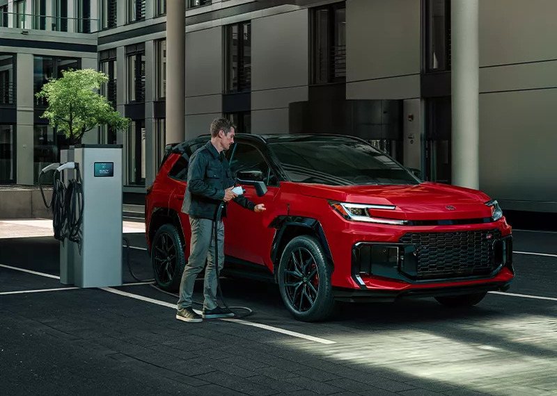 ▲Toyota 强调自家油电技术已高度成熟，无需引入他厂插电方案。