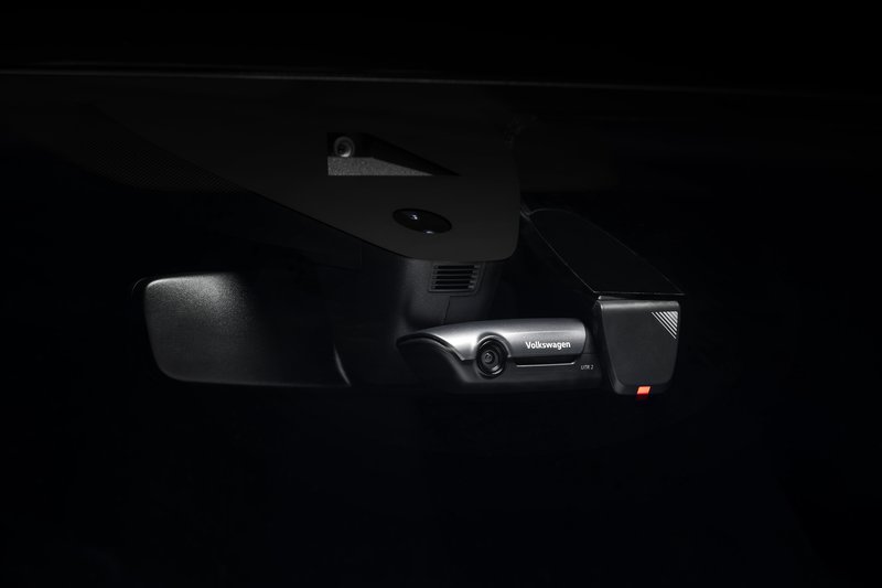 VW_Golf_GTI_Black_Edition_Dashcam.jpg