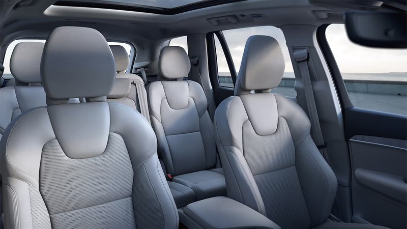 ▲Volvo XC90适合全家大小,同时还有更多乘客空间、行李箱空间及多种安全功能。