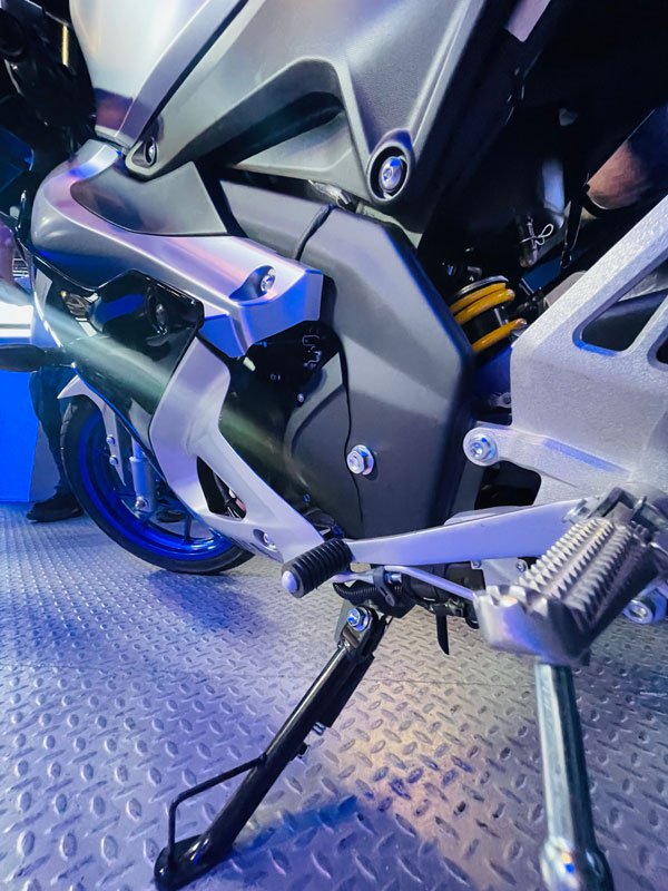 Yamaha-R15M88844.jpg