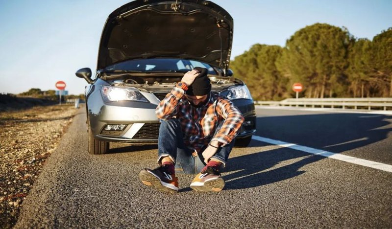 car-broke at highwayco1.jpg